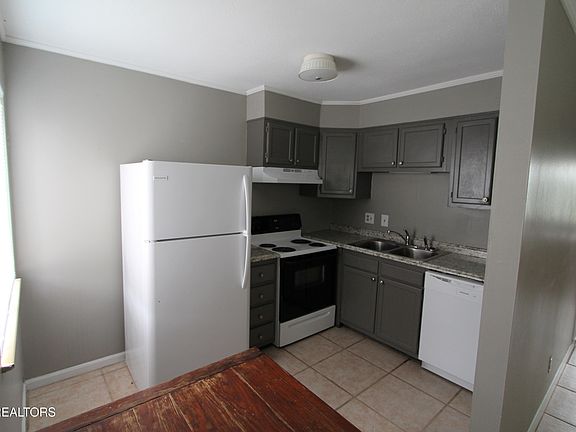 4th image of 2718 SW Painter Ave