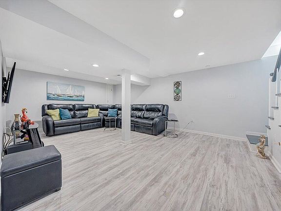 5th image of 4755 Golfview Dr NE