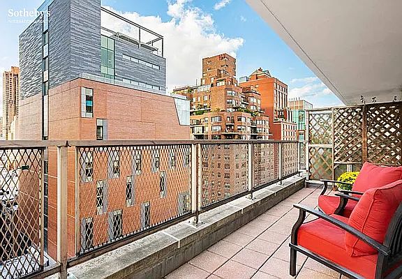 4th image of 75 E End Ave APT 16G