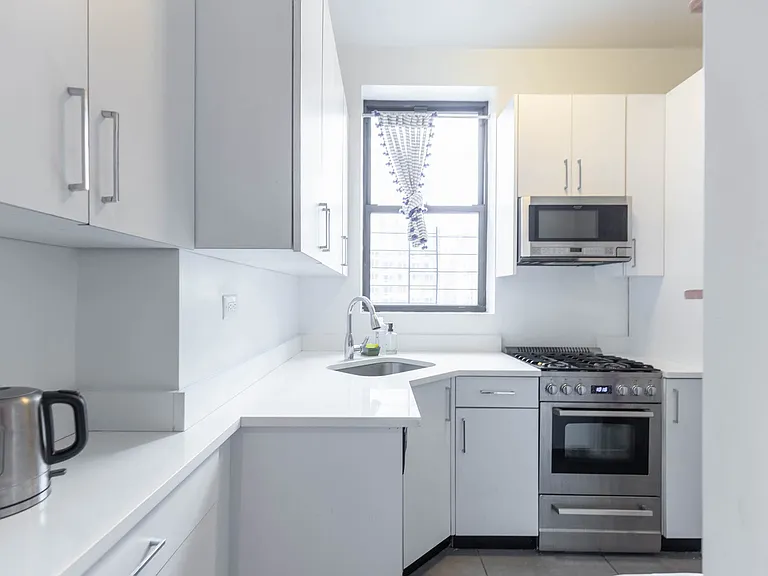 166 W 72nd St #3-C — Photo 8