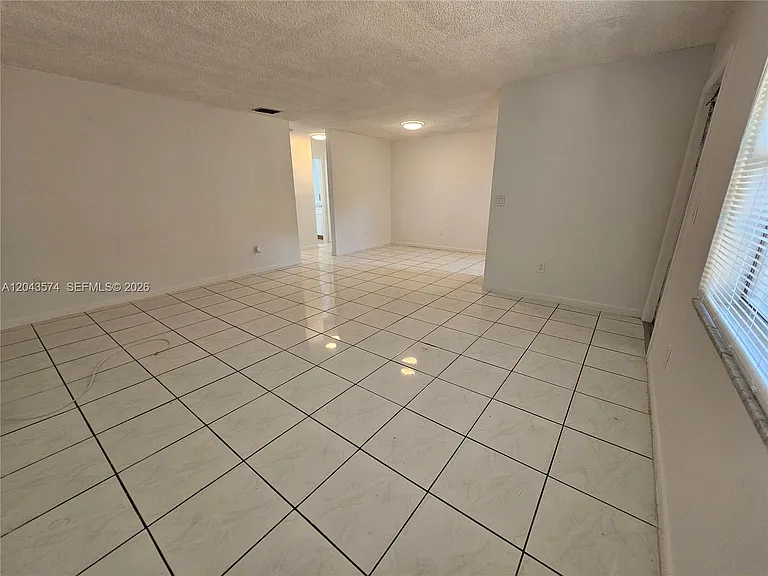 4621 SW 33rd Ave #4 — Photo 3