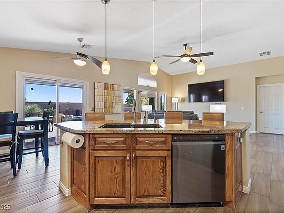 5th image of 8404 Romantic Sunset St