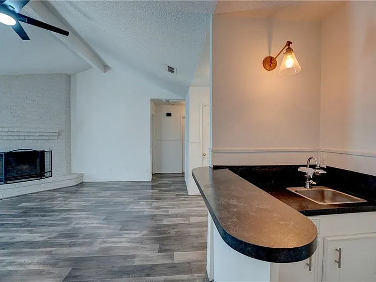 2310 Vialoux Dr — Photo 8