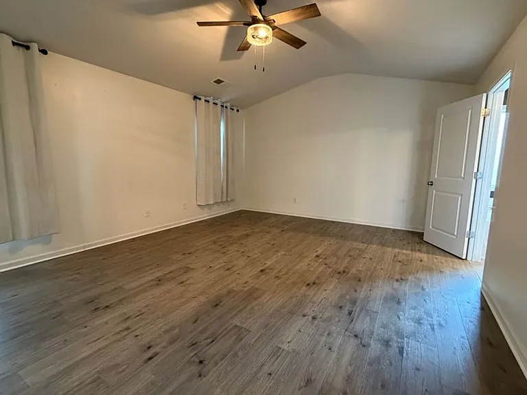 1097 Sapphire Dr — Photo 25