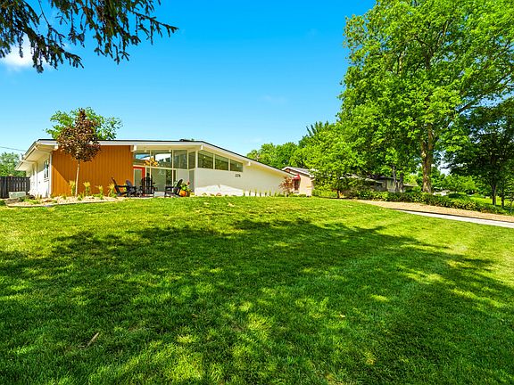 2nd image of 2276 Johnston Rd