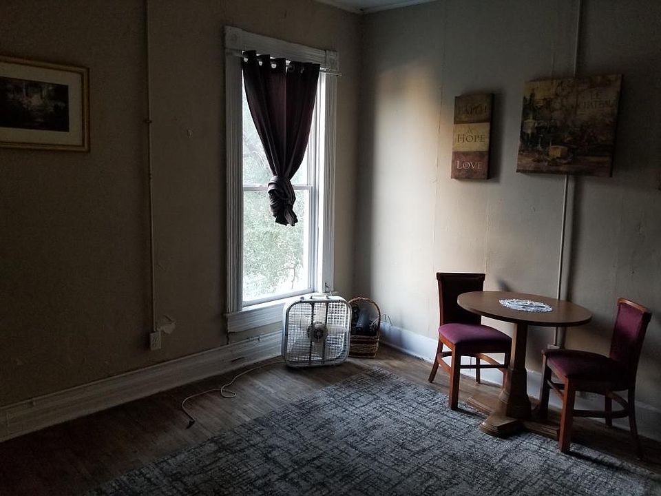 1st image of 920 Cherry St APT 203