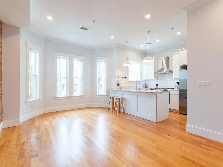 9 Everett Ave #2 — Photo 23