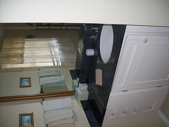 5th image of 468 Harland Ave #1
