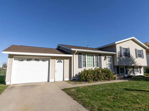 2212 3rd Ave NW, Waverly, IA 50677