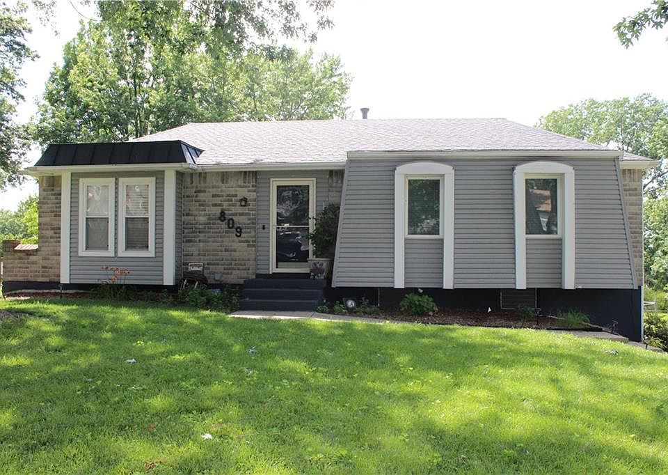 1st image of 809 NW Arlington Pl