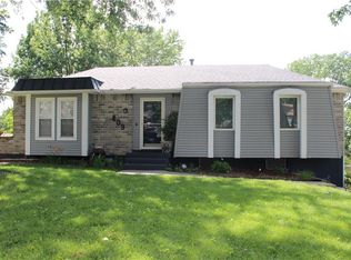 809 NW Arlington Pl, Blue Springs, MO 64015