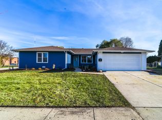 951 Borman Ct, Elk Grove Village, IL 60007