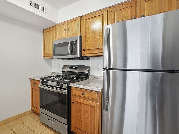 4th image of 147 Kelton St APT 712