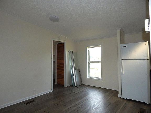 5th image of 7689 Sand Rd