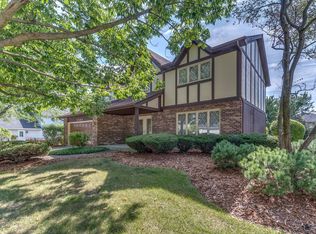 1883 Rehm Ct, Lisle, IL
