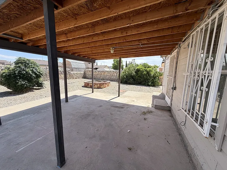 Large and spacious backyard