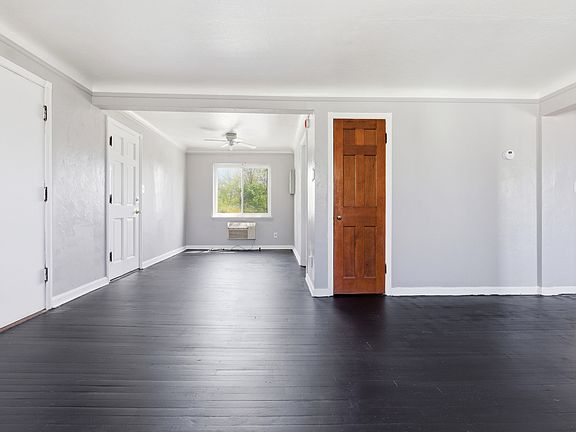 3rd image of 2715 Noble Rd #305