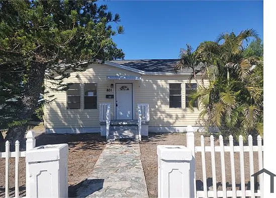 3 bed, 920 sqft, $2,100 — Photo 4
