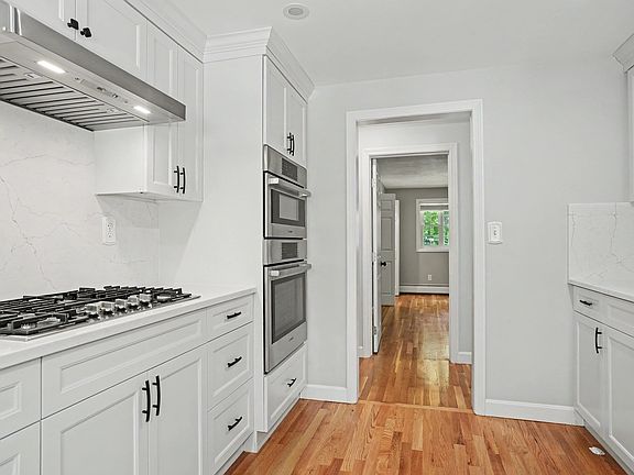 5th image of 31 Lakeshore Dr