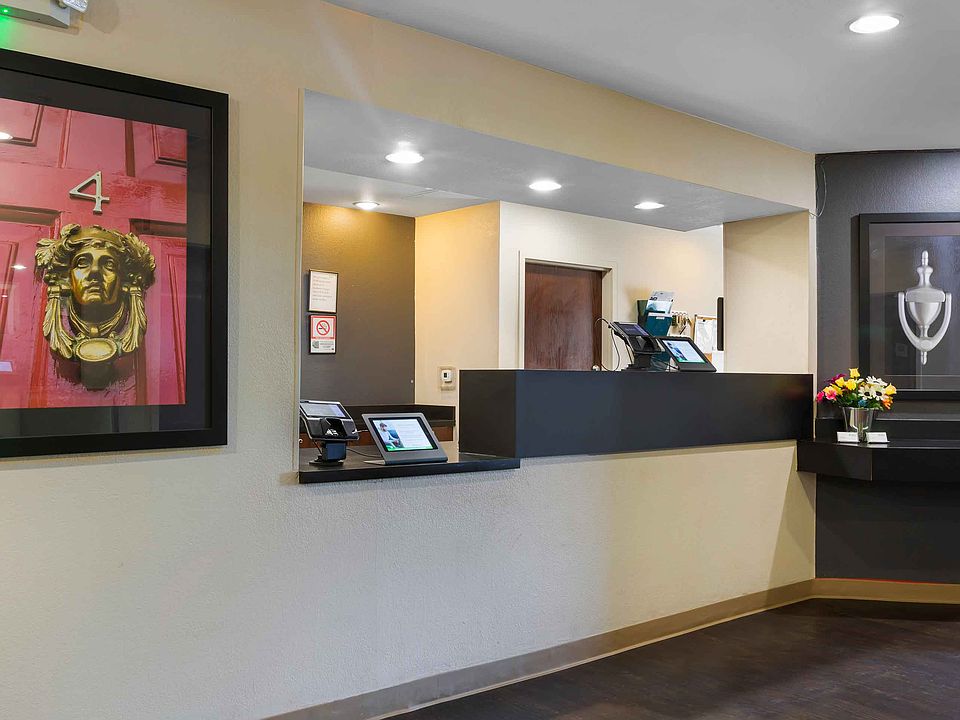 Lobby and Guest Check-in