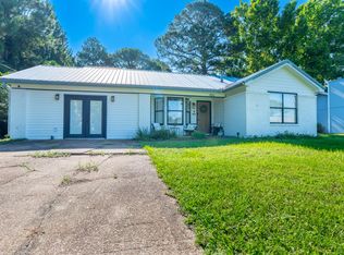 406 Rosewood Dr, Mary Esther, FL 32569