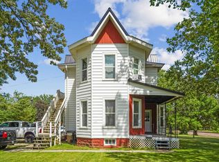 312 S Brewer St, Manchester, IA 52057