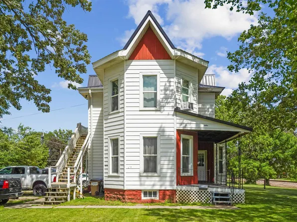 312 S Brewer St, Manchester, IA 52057