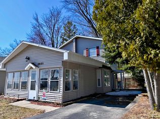 2821 N Townline Rd, Houghton Lake, MI 48629