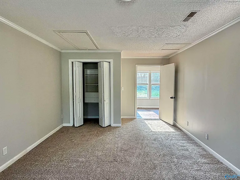 2110 Fernbrook Dr NE — Photo 9