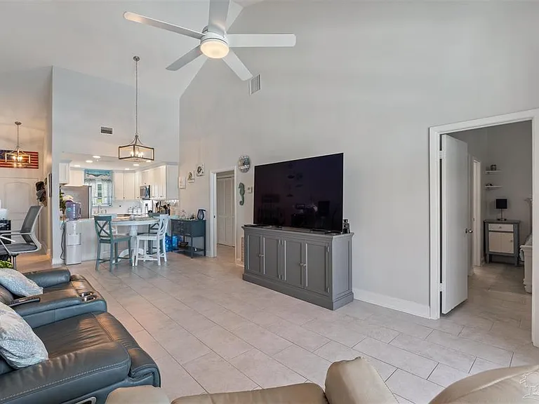 14100 River Rd #327B — Photo 2