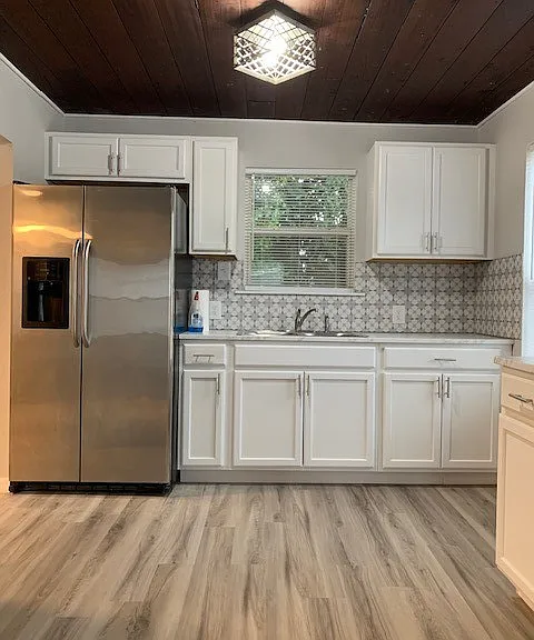 302 W Zephyr St — Photo 2
