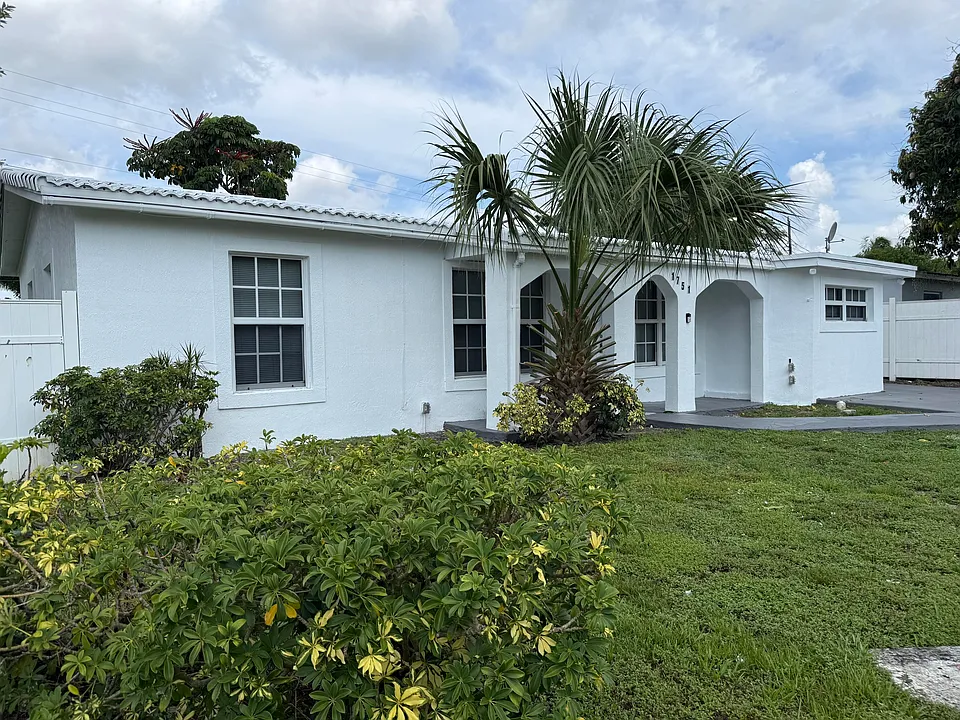 1751 NW 34th Ave