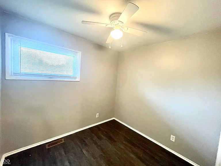 110 N Tyrone Dr — Photo 16