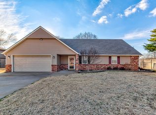 317 SE Martin Ln, Dewey, OK 74029