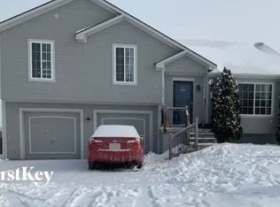 8908 NE Pawpaw Dr, Kansas City, MO 64157