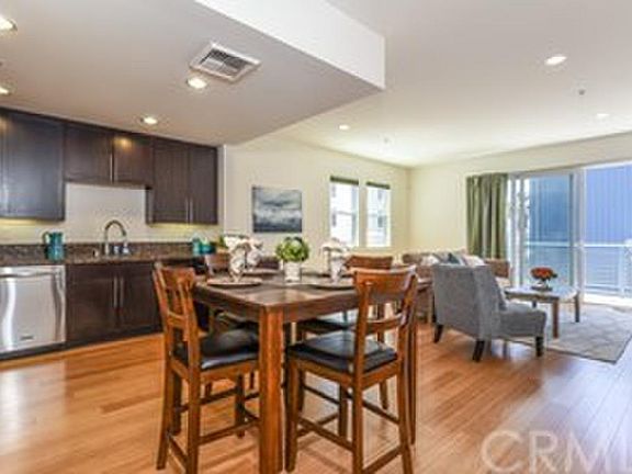 5th image of 300 E 4th St Unit 412