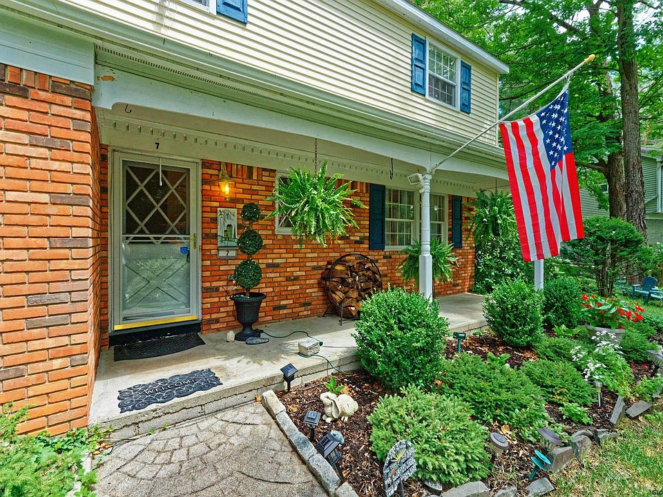 1st image of 7 Wood Dale Dr