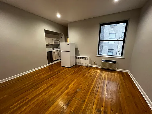 Rented by Salon Realty Corp | media 5