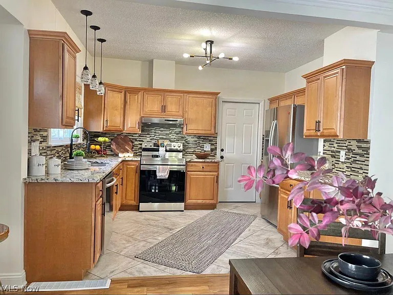 2183 Lewis Dr — Photo 7