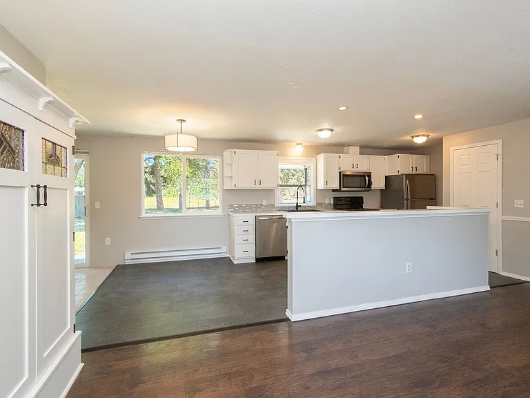 100 W Robert Pl — Photo 10