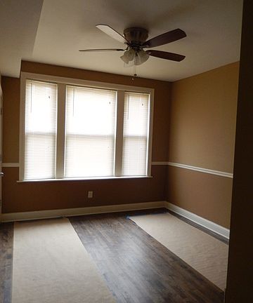3rd image of 4422 S Richmond St