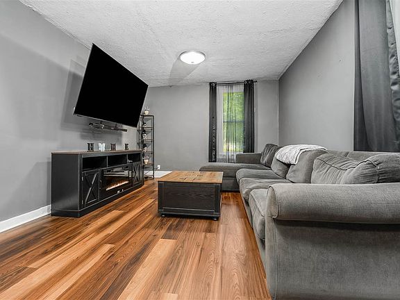 3rd image of 607 South St