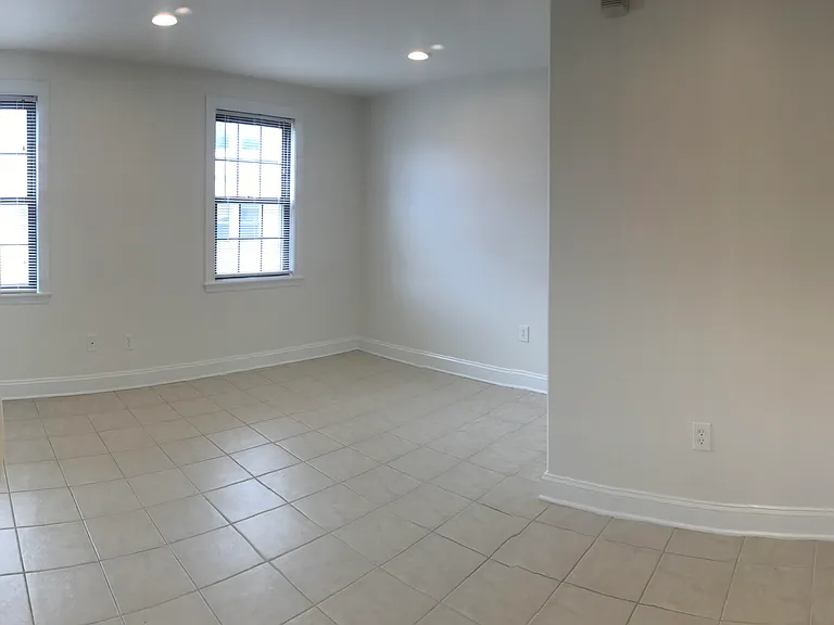 21 Cricket Ave — Photo 4