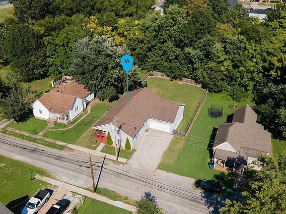 4th image of 1109 Benton Ave