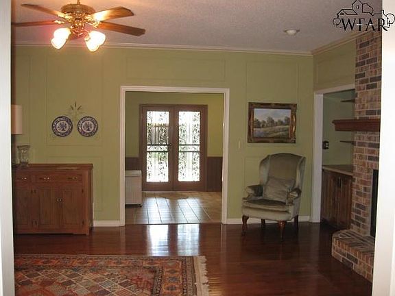 3rd image of 2505 Garden Grove Ln