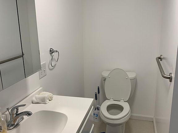 North Apt bath from shower