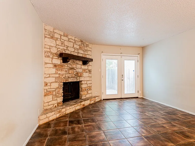 4709 Misty Slope Ln — Photo 1