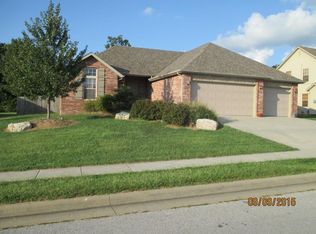 1105 E Fieldstone Dr, Ozark, MO 65721
