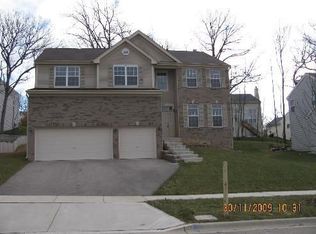 447 Windham Trl, Carpentersville, IL 60110