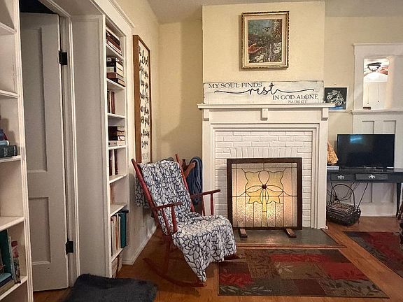 2nd image of 205 N Maple Street